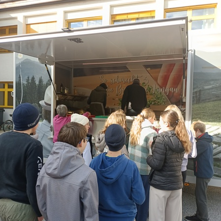 Besuch vom Genussmobil in unserem Schulhof